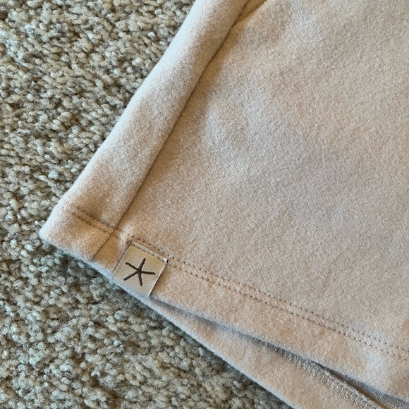 Barefoot Dreams Malibu Brushed Fleece Pajamas - Picture 10 of 12